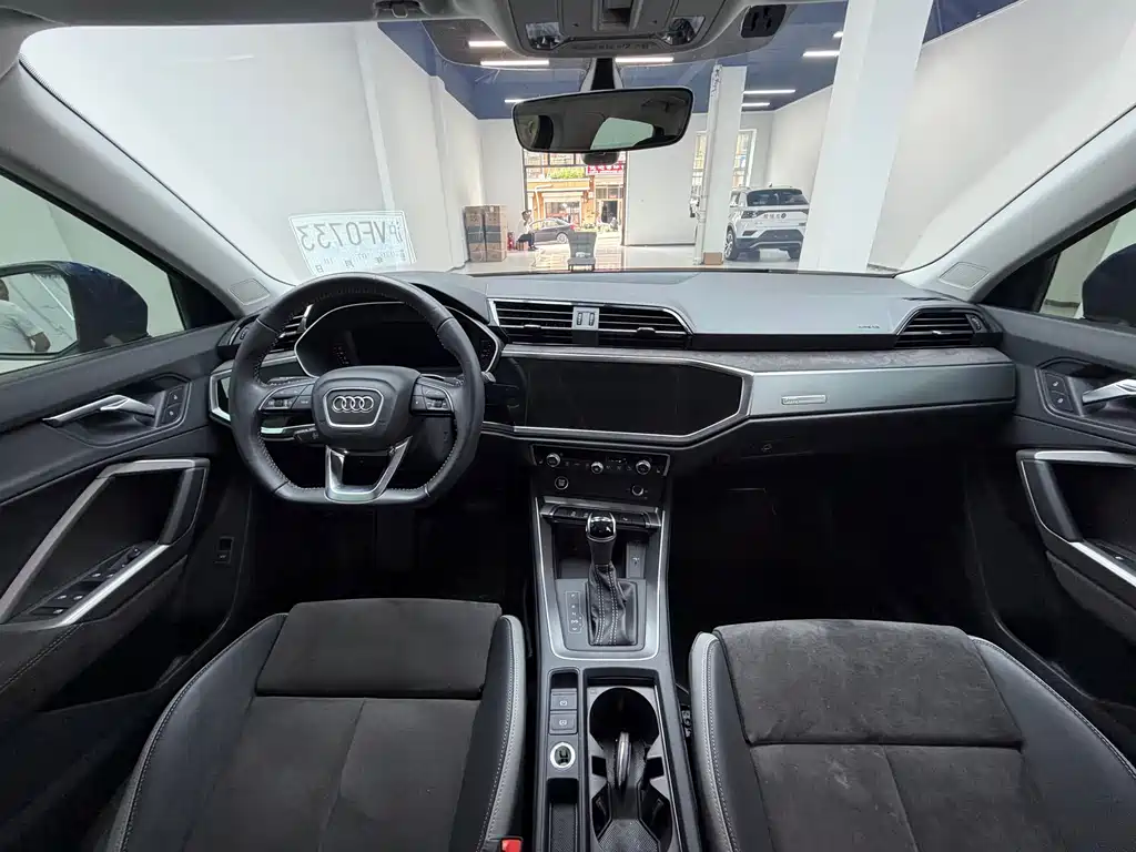 Audi Q3 2021 35 TFSI Fashionable and Dynamic купить на сайте DeffCars
