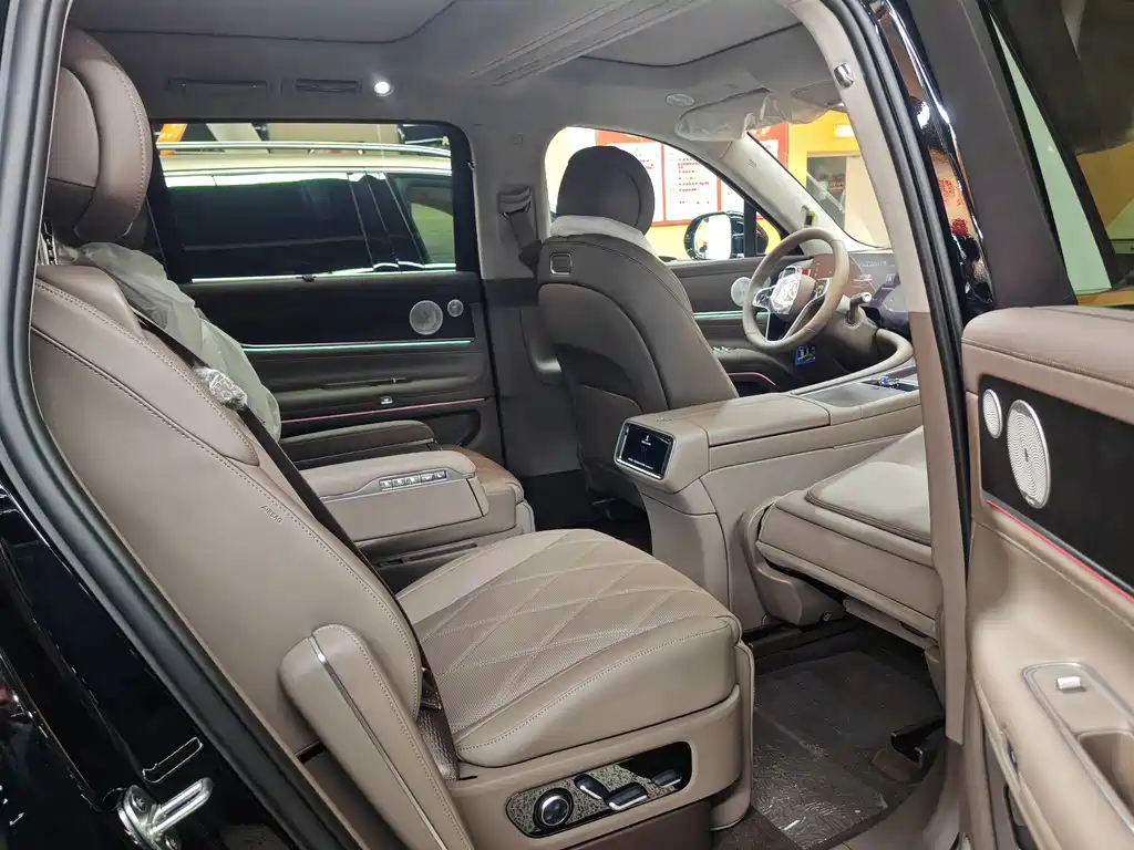 Wenjie M9 2025 extended range Ultra version 52kWh 6-seater version (192-line lidar) купить на сайте DeffCars