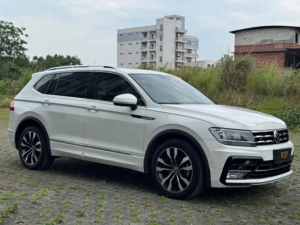 Tiguan L 2021 330TSI automatic two-wheel drive R-Line version купить на сайте DeffCars