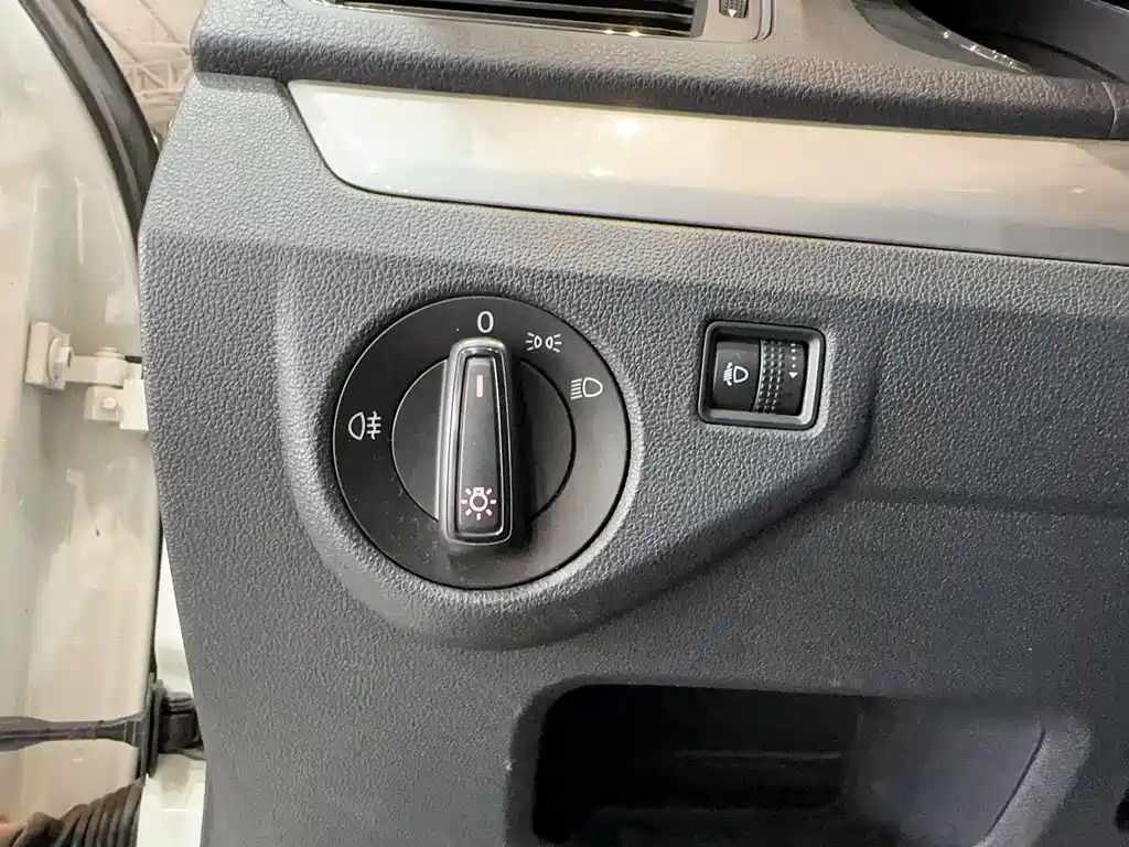 Lavida 2017 1.6L automatic fashion version купить на сайте DeffCars