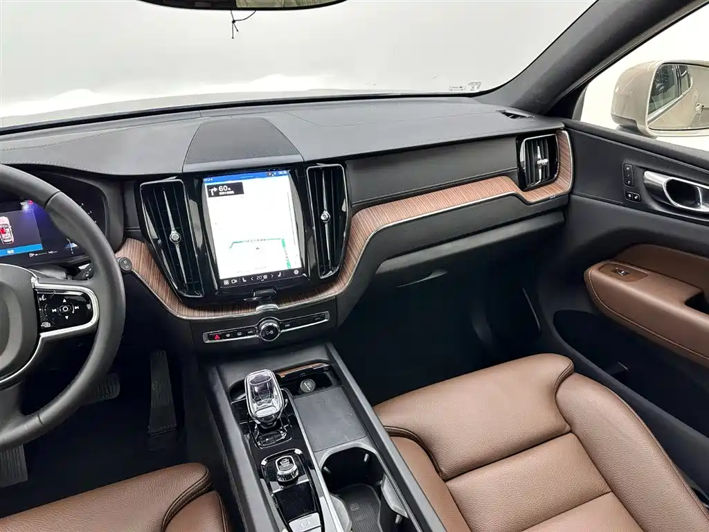 Volvo XC60 2025 B5 four-wheel drive Zhiyuan luxury version купить на сайте DeffCars