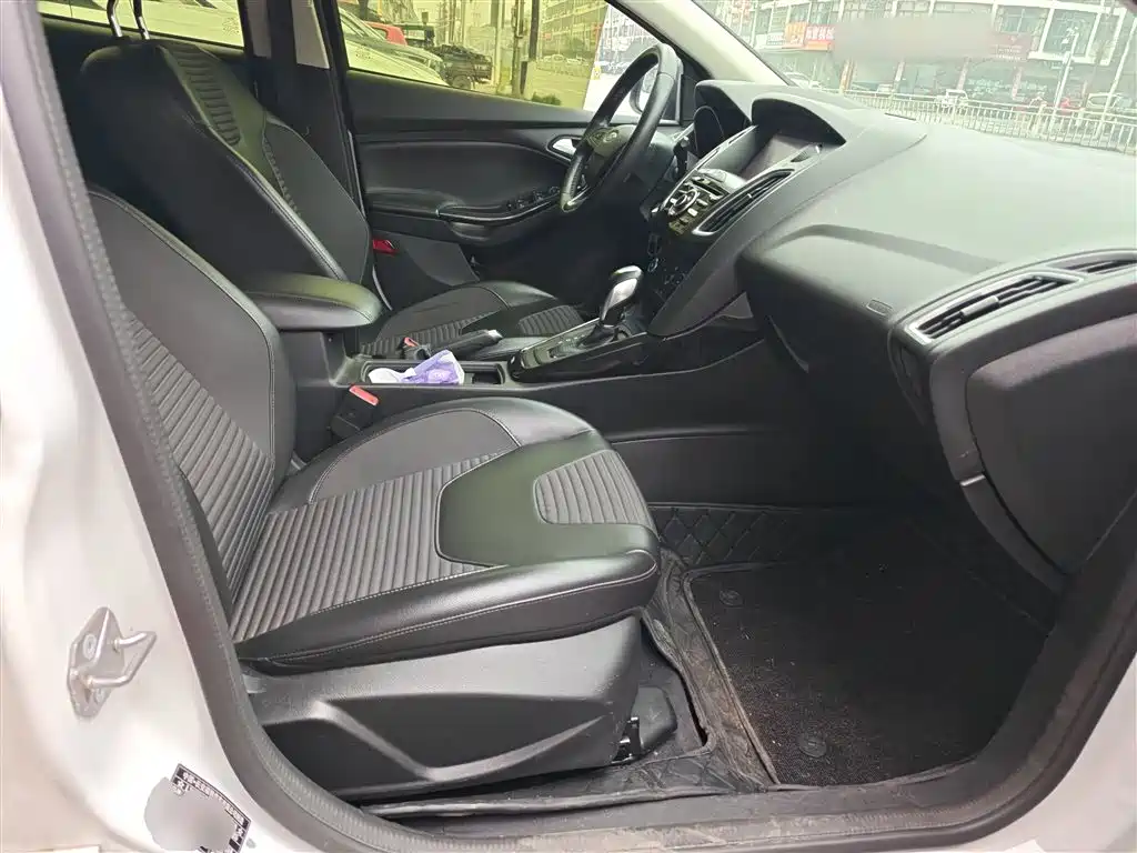 Focus 2018 hatchback classic 1.6L automatic stylish smart mobility version купить на сайте DeffCars