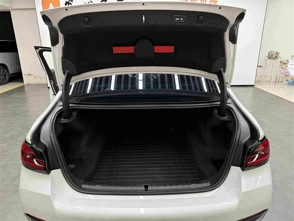 BMW 5 Series 2023 530Li Leading M Sports Package купить на сайте DeffCars