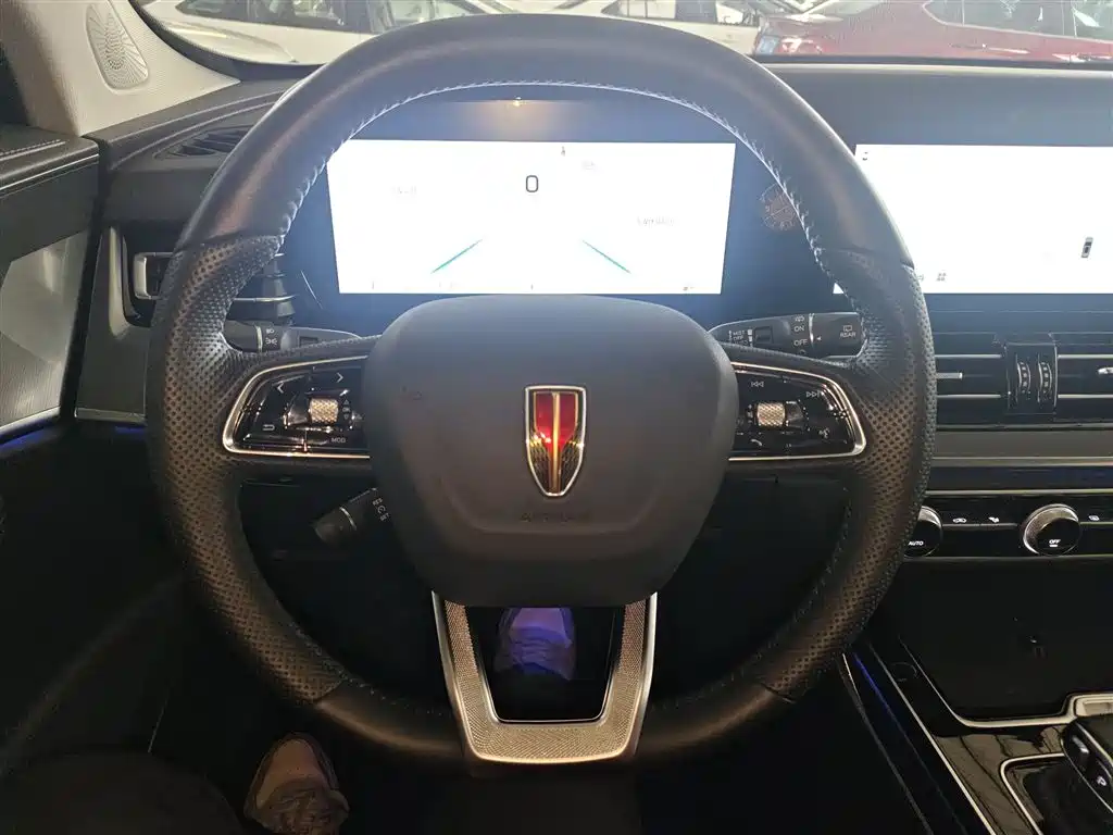 Hongqi HS5 2023 2.0T Qixiang Pro version купить на сайте DeffCars
