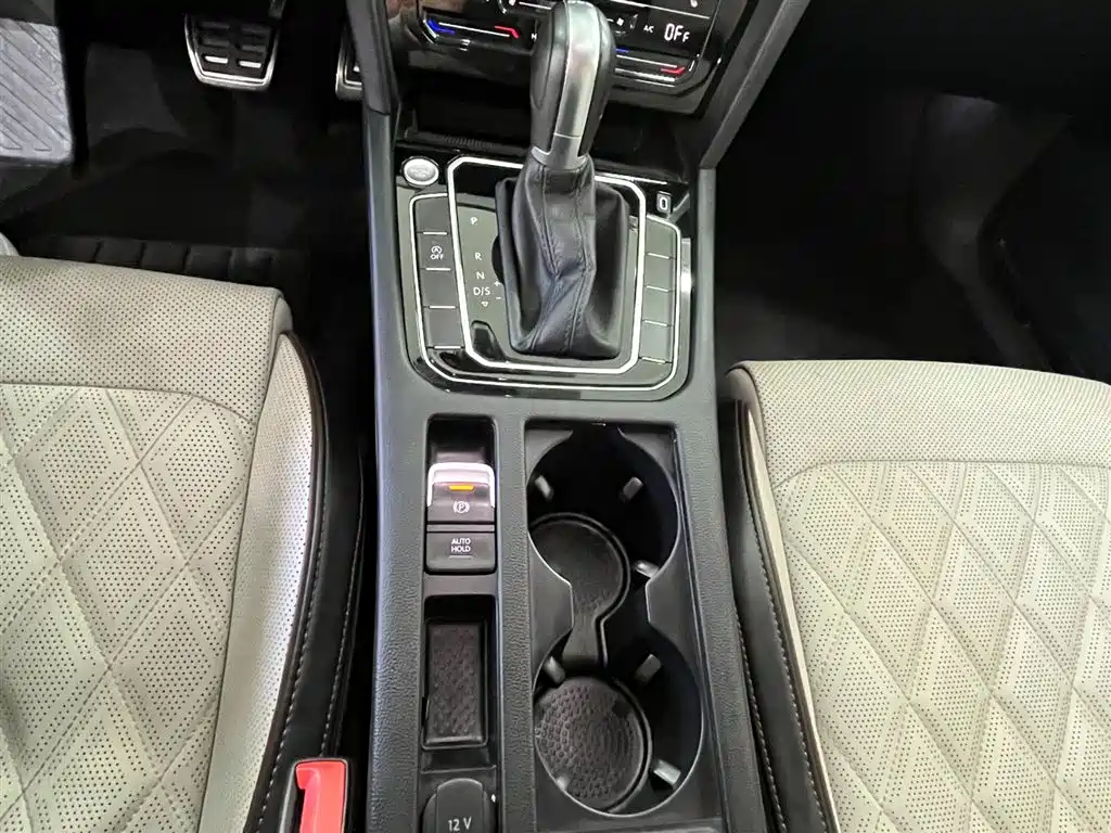 Magotan 2023 2 million commemorative edition 330TSI DSG luxury model купить на сайте DeffCars