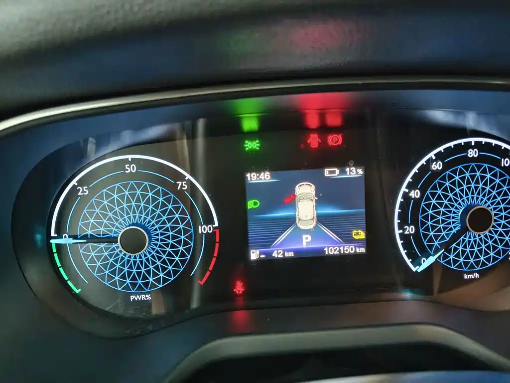 Hongqi E-QM5 2021 Charging Flagship Edition купить на сайте DeffCars