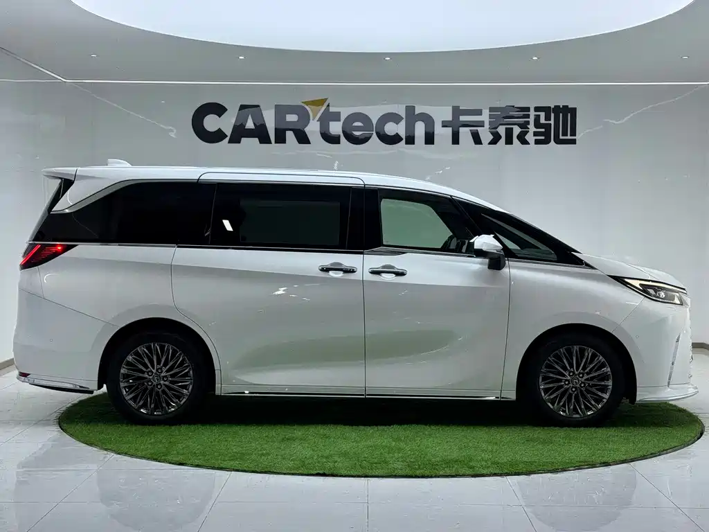 Lexus LM 2023 500h six-seater premium version купить на сайте DeffCars
