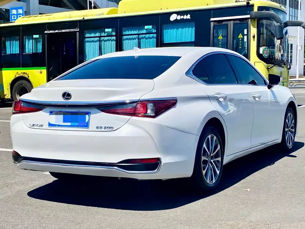 Lexus ES 2023 200 Excellence Edition купить на сайте DeffCars