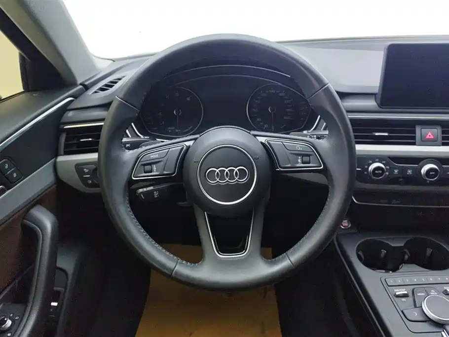Audi A4L 2018 30th Anniversary Model 30 TFSI Enterprising купить на сайте DeffCars