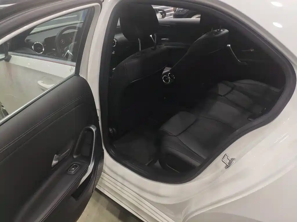 Mercedes-Benz A-Class 2023 A 180 L купить на сайте DeffCars