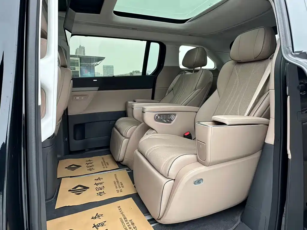 Xpeng X9 2025 pure electric 740 long battery life Max купить на сайте DeffCars