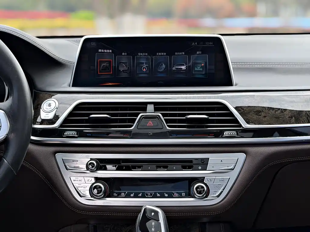 BMW 7 Series 2016 730Li Luxury купить на сайте DeffCars