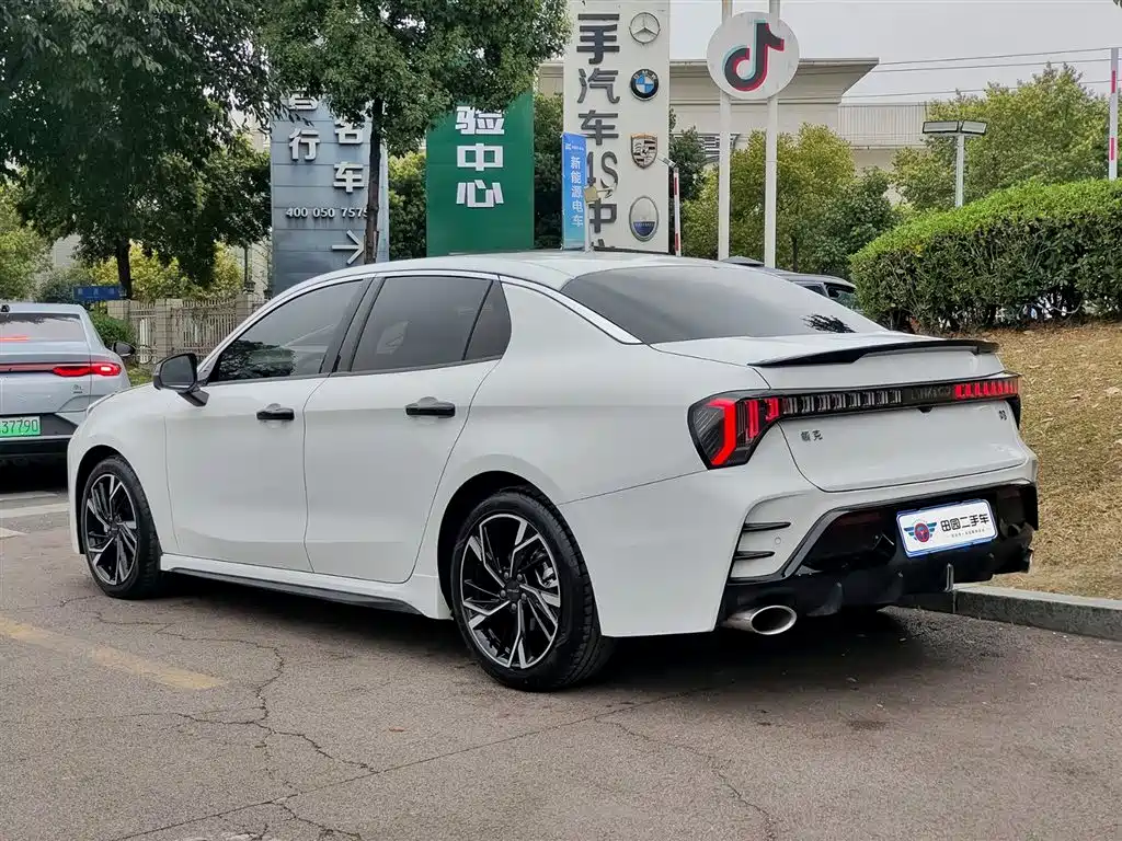 Lynk & Co 03 2025 1.5TD DCT Champion Edition Pro купить на сайте DeffCars