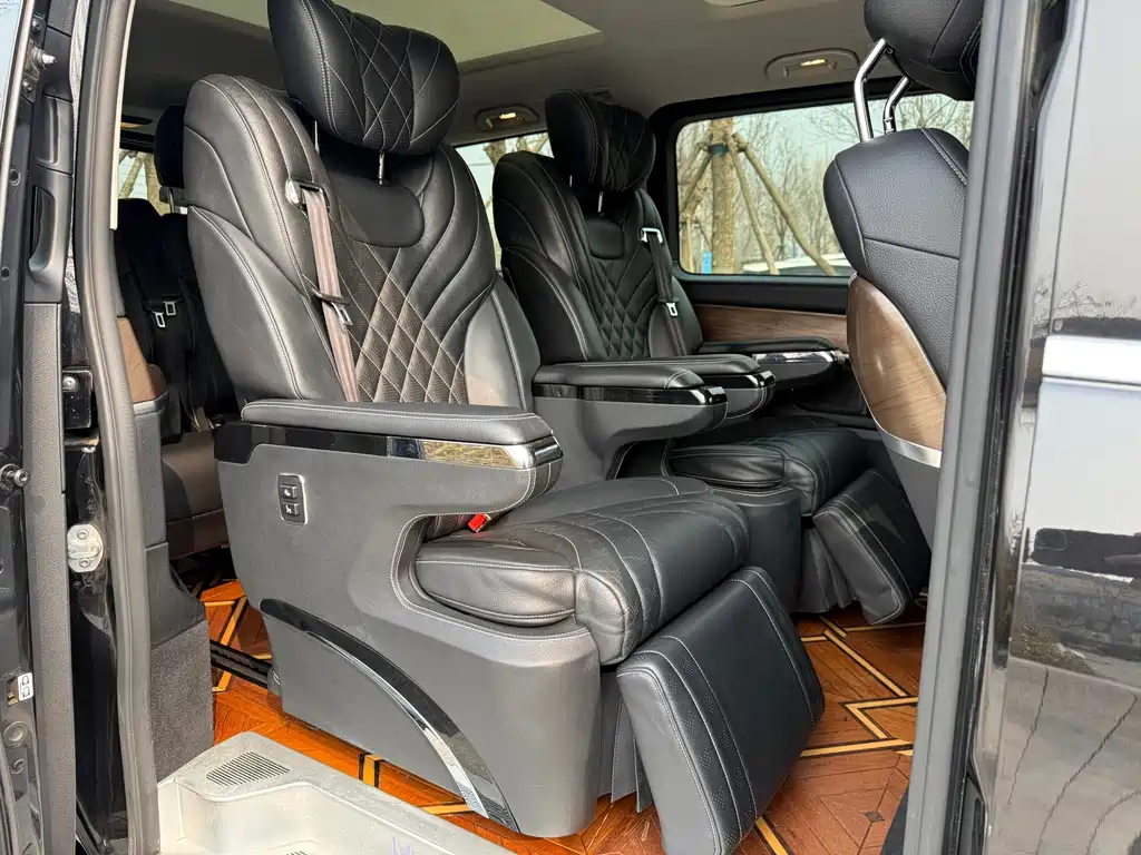 Mercedes-Benz V-Class 2022 V 260 L Long Wheelbase Premium Edition купить на сайте DeffCars