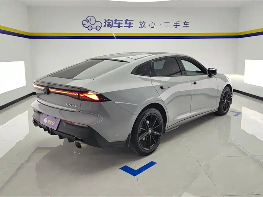 Changan UNI-V 2022 1.5T premium model купить на сайте DeffCars