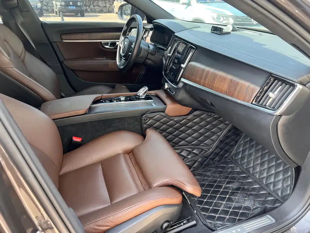 Volvo S90 2021 B5 Zhiyuan Luxury Edition купить на сайте DeffCars