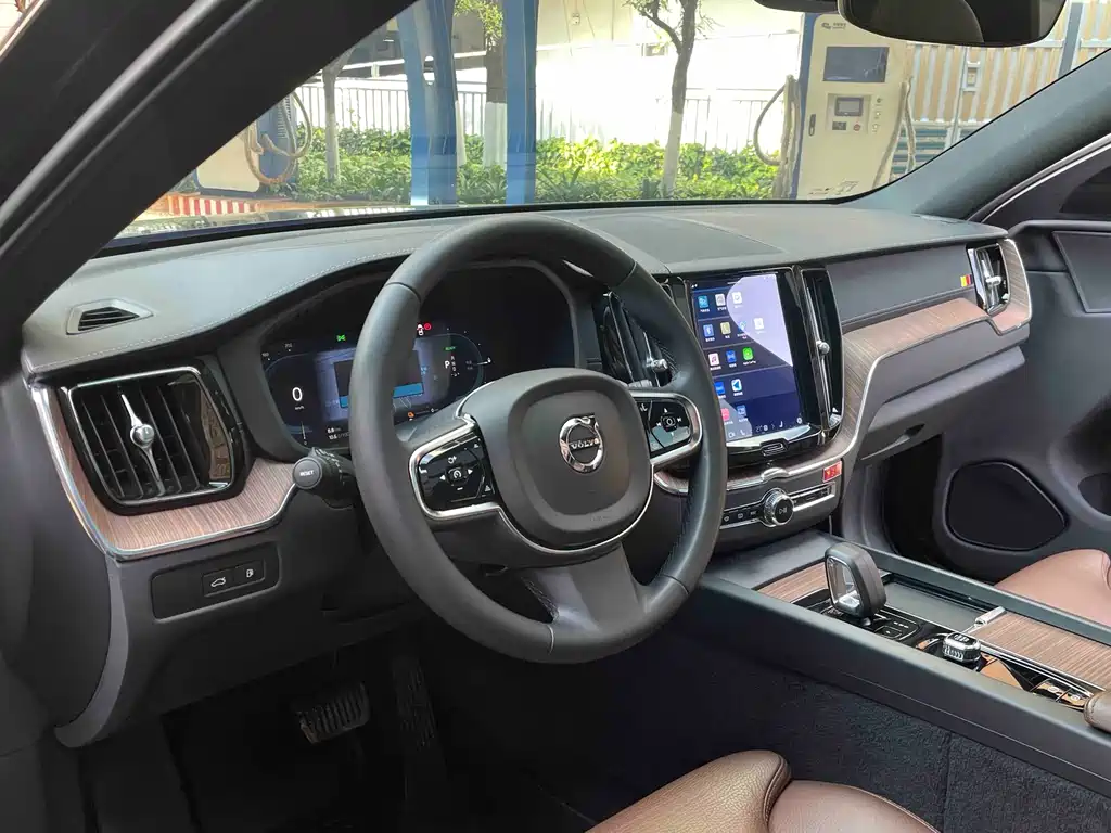 Volvo XC60 plug-in hybrid 2023 T8 plug-in hybrid long-range four-wheel drive Zhiyuan luxury version купить на сайте DeffCars