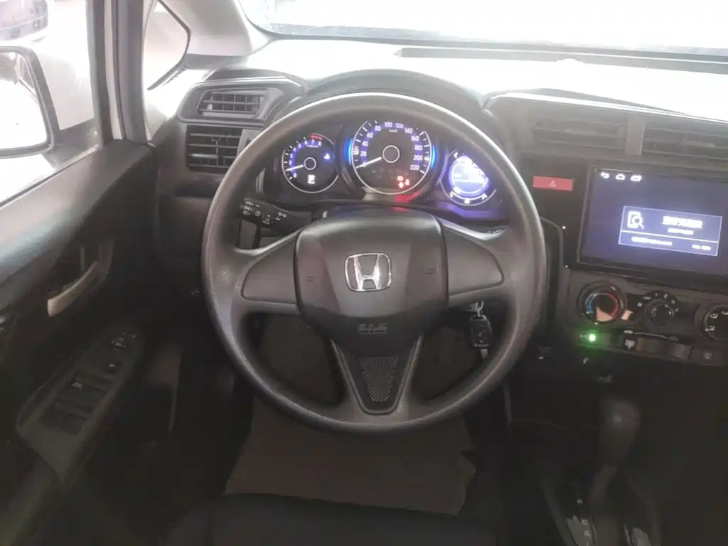 Fit 2016 1.5L LXS CVT comfort sunroof version купить на сайте DeffCars