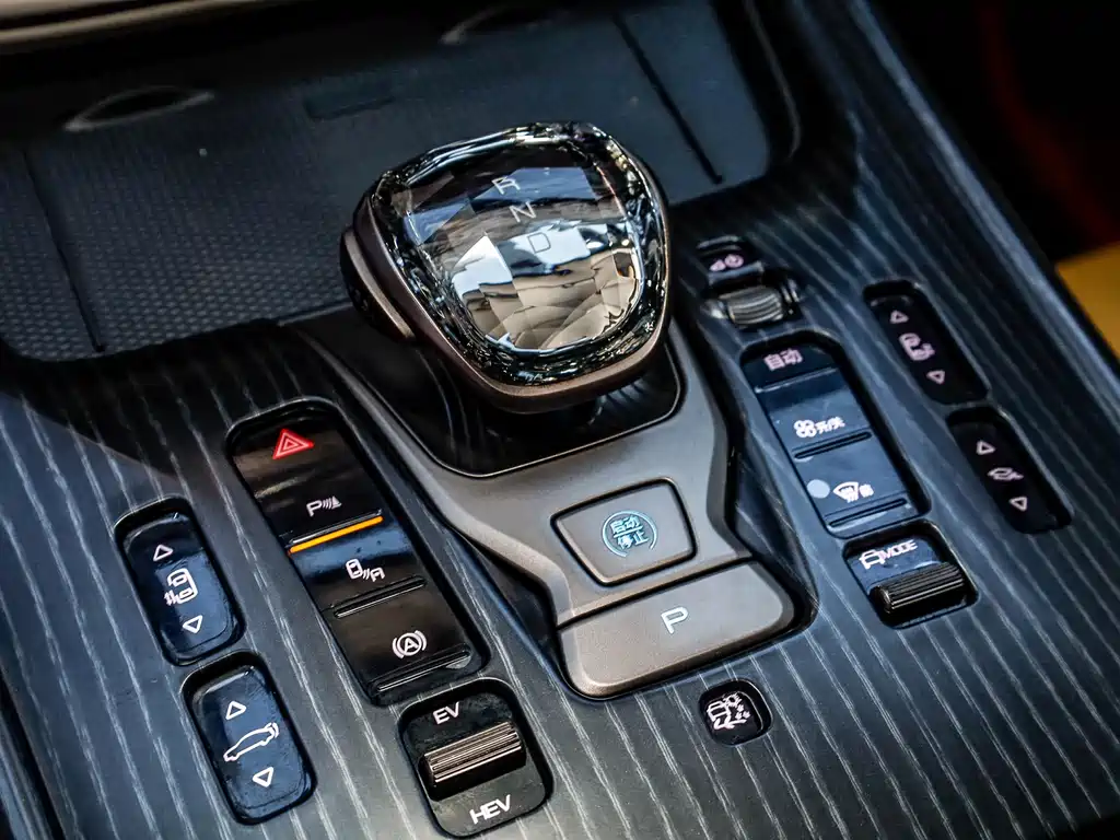 Denza D9 2022 DM-i 970 four-wheel drive premium model купить на сайте DeffCars