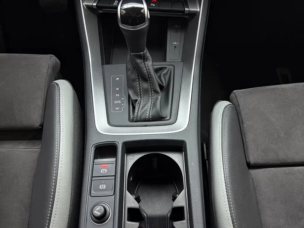 Audi Q3 2022 35 TFSI aggressive and dynamic купить на сайте DeffCars