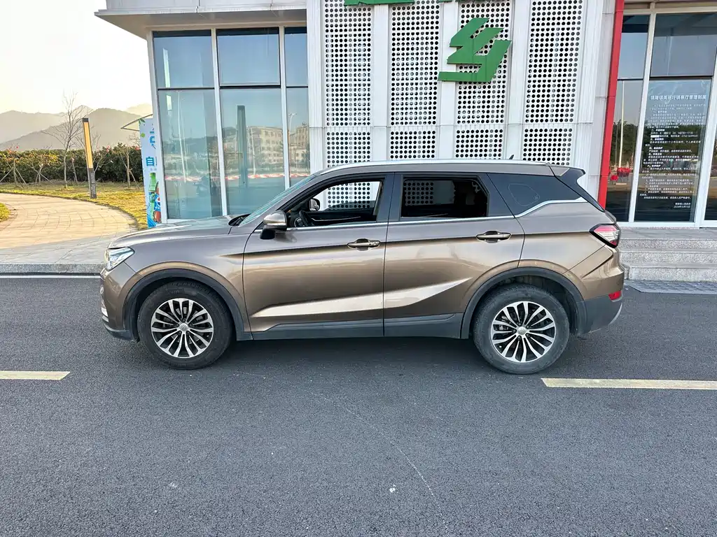 Zhonghua V6 2018 1.5T automatic premium model купить на сайте DeffCars