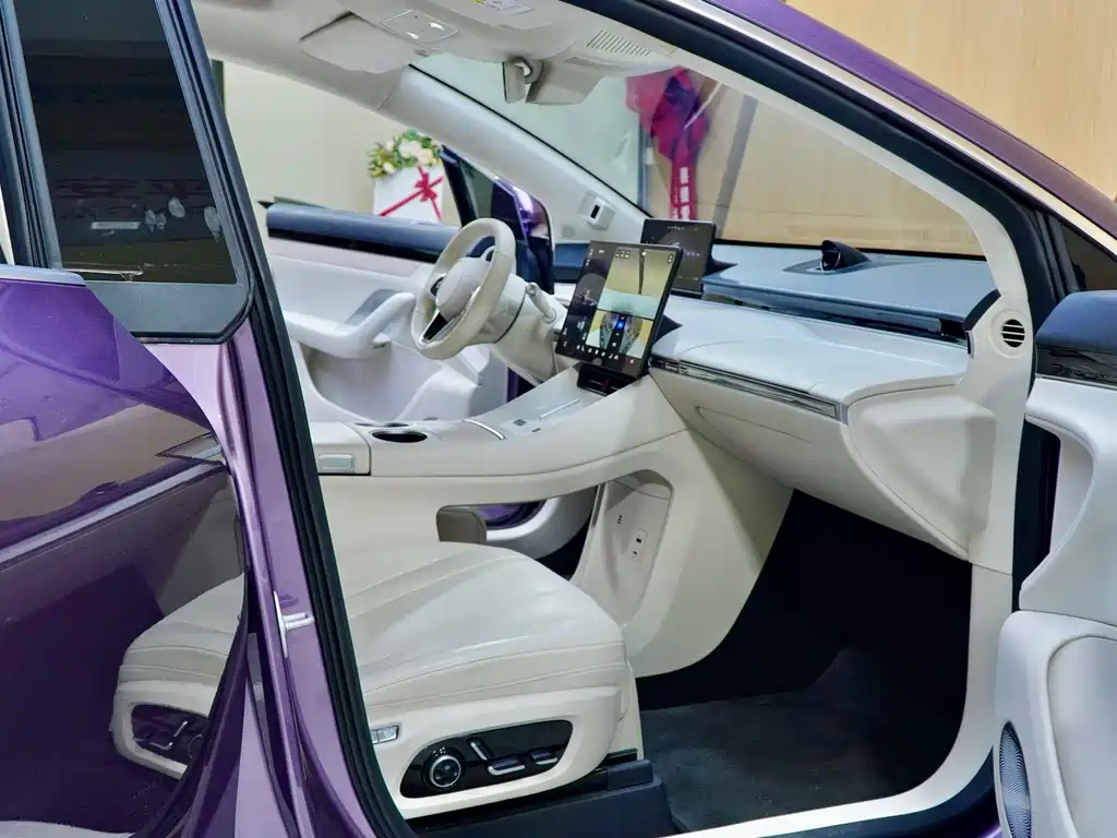 Zhijie R7 2025 extended range 251km Max купить на сайте DeffCars