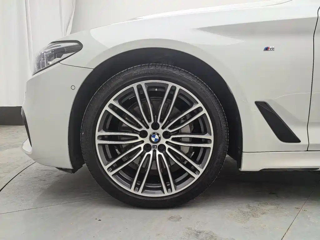 BMW 5 Series 2018 530Li Exclusive M Sports Package купить на сайте DeffCars