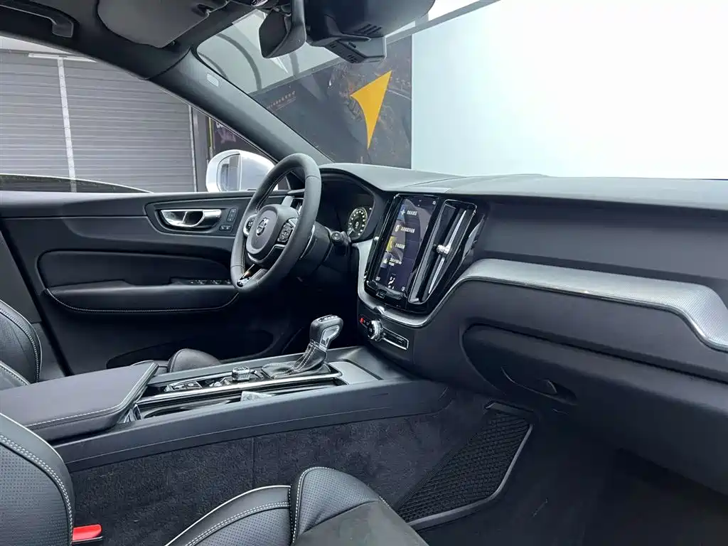 Volvo XC60 2018 T5 four-wheel drive Zhiyuan Sport Edition купить на сайте DeffCars