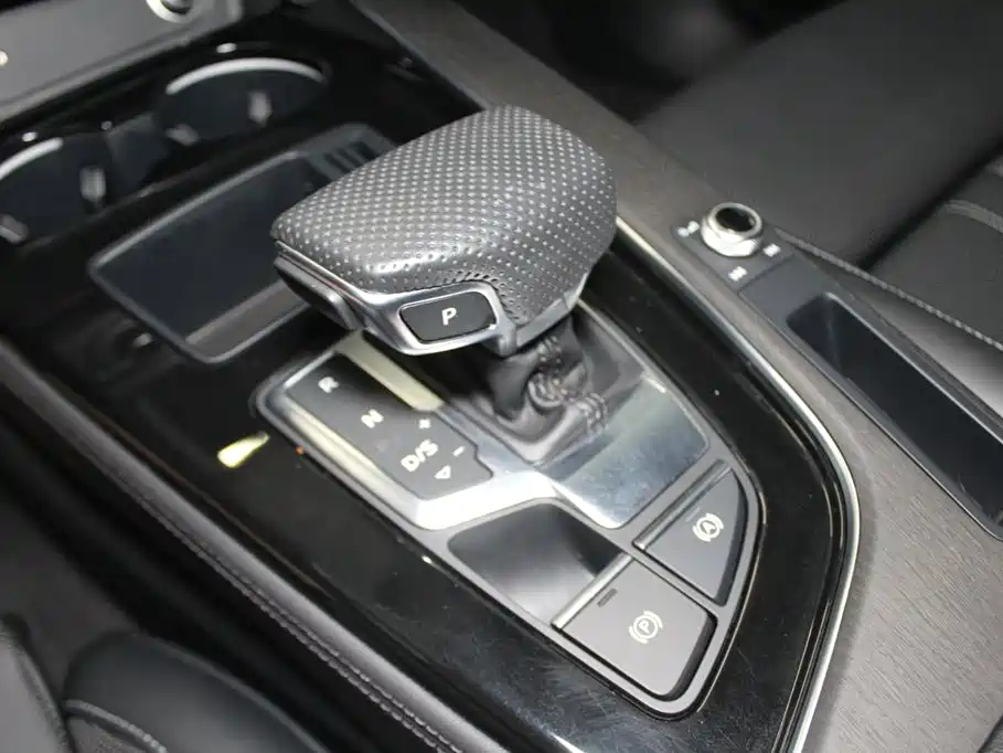 Audi A4L 2024 40 TFSI luxury and dynamic model купить на сайте DeffCars