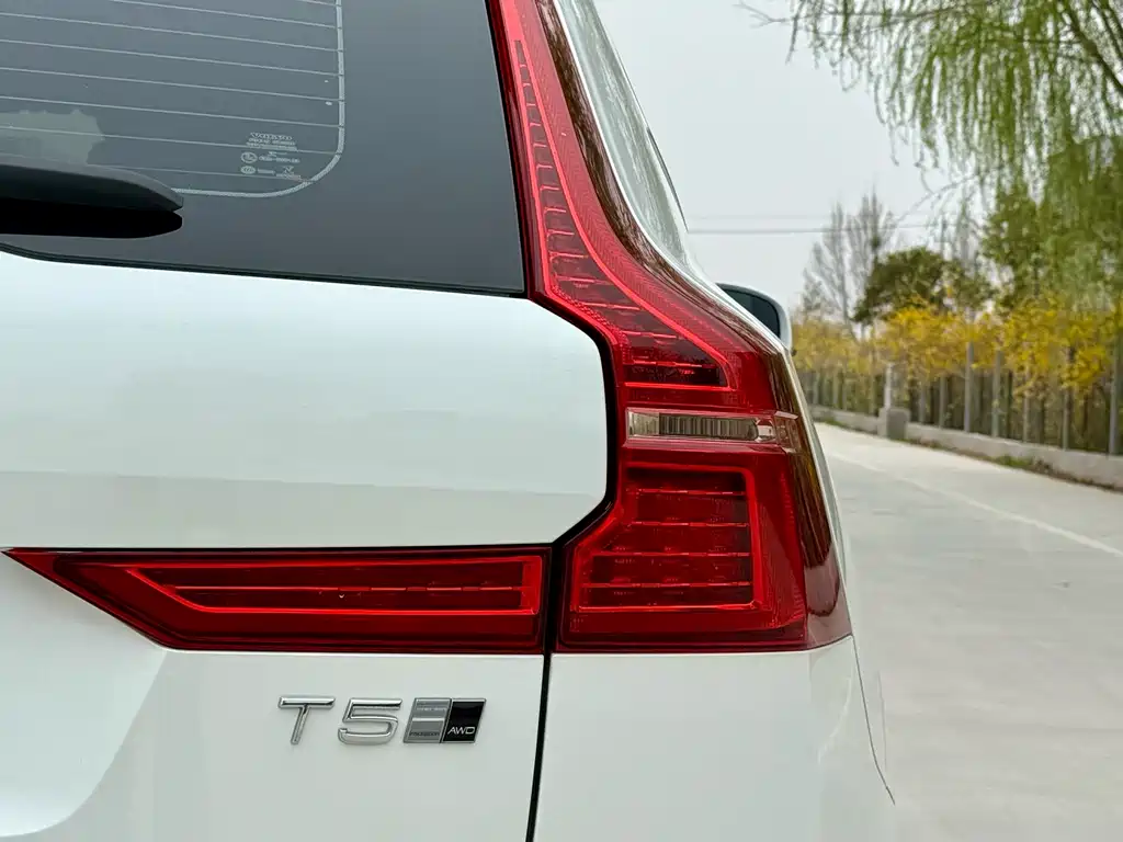 Volvo XC60 2020 T5 four-wheel drive Zhiyi Luxury Edition купить на сайте DeffCars