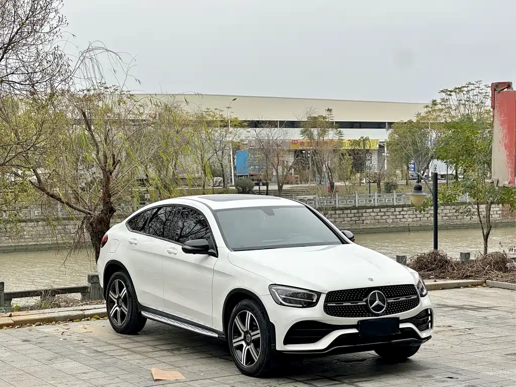 Mercedes-Benz GLC coupe 2022 facelift GLC 260 4MATIC coupe SUV купить на сайте DeffCars
