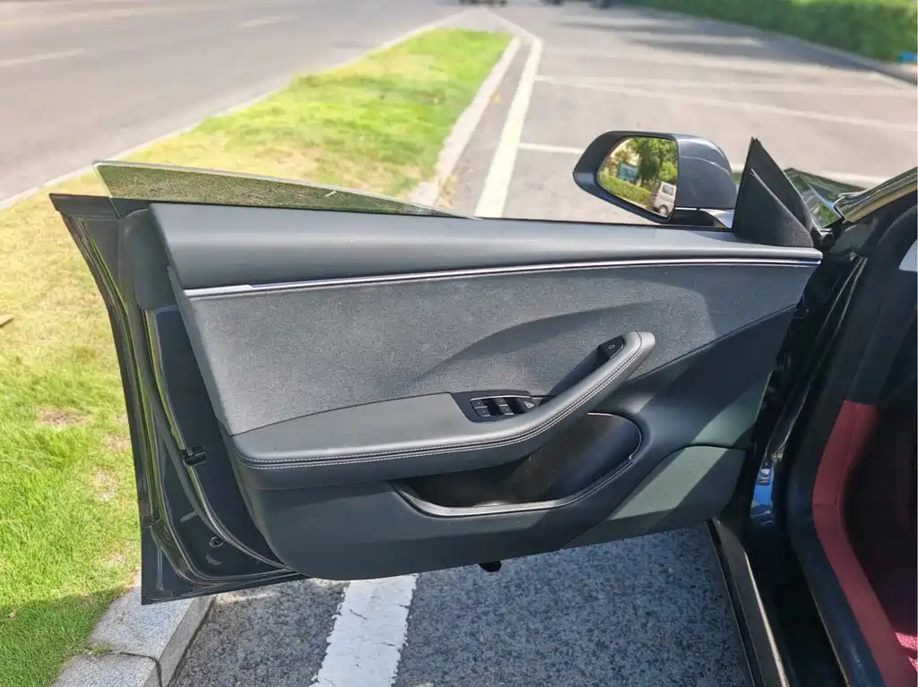 Model 3 2025 rear-wheel drive version купить на сайте DeffCars
