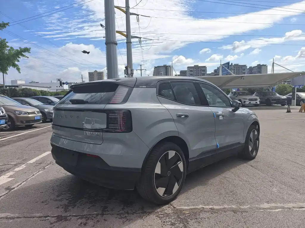 Volvo EX30 2025 rear drive long range version Plus купить на сайте DeffCars
