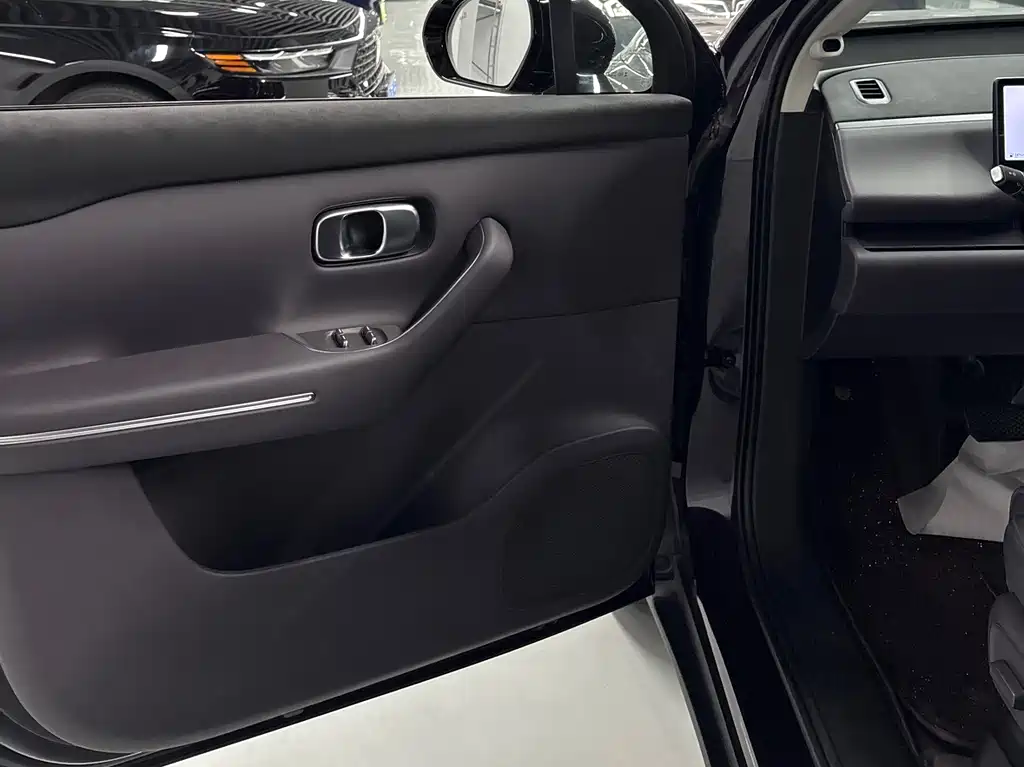 C16 2026 Extended Range 280 Lidar Zhizun Edition 6-seater купить на сайте DeffCars