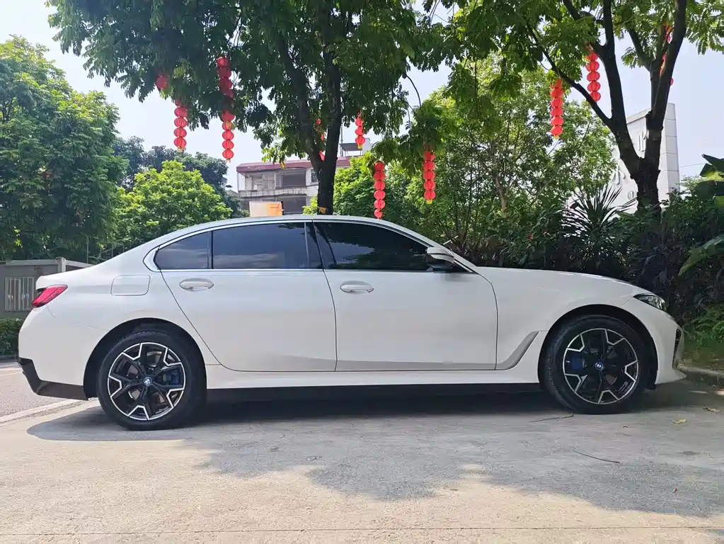 BMW i3 2024 eDrive 35 L купить на сайте DeffCars