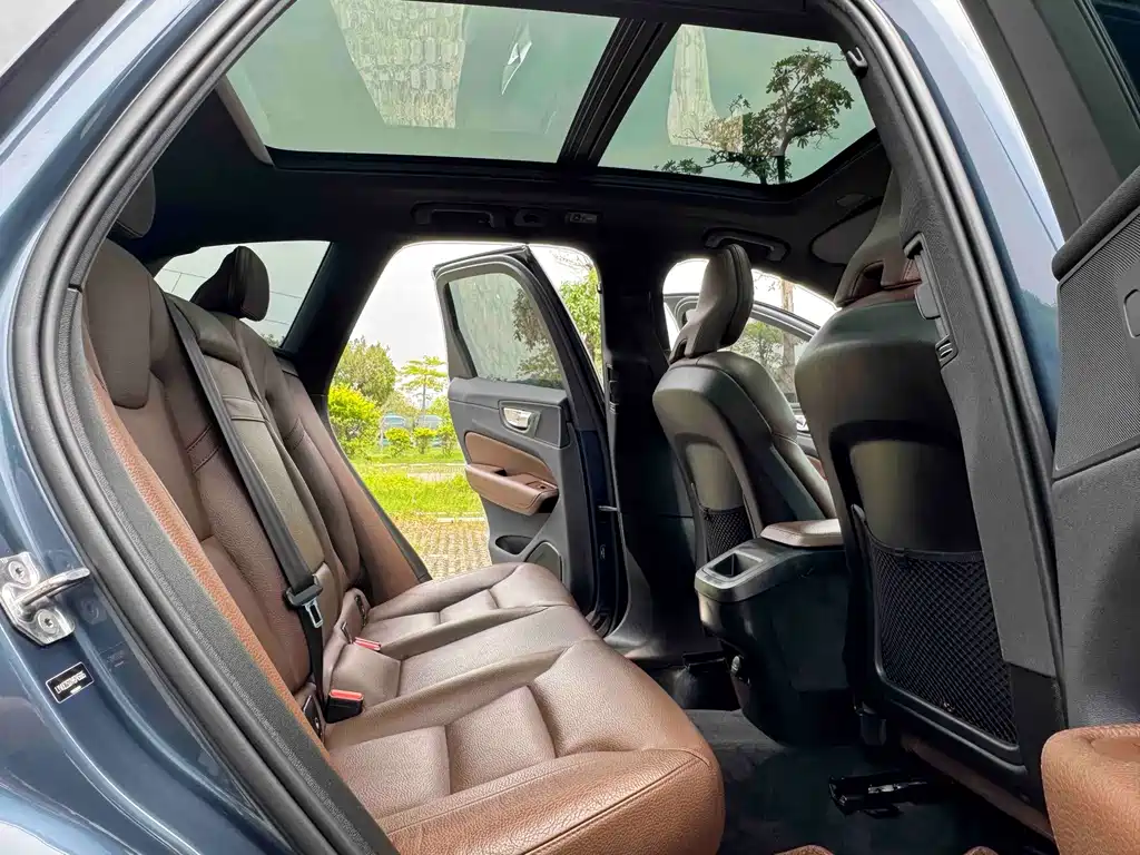 Volvo XC60 2021 T5 four-wheel drive Zhiya Luxury Edition купить на сайте DeffCars