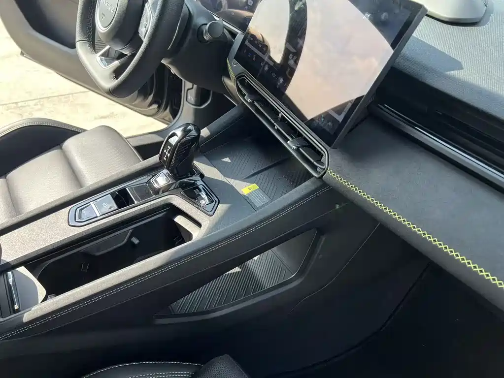 Lynk & Co 03 2023 1.5TD DCT Pro купить на сайте DeffCars