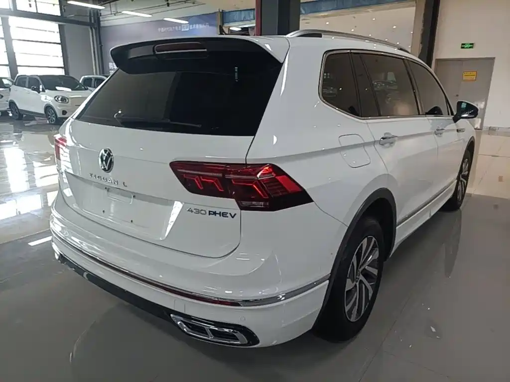 Tiguan L plug-in hybrid 2023 430PHEV plug-in hybrid premium version купить на сайте DeffCars