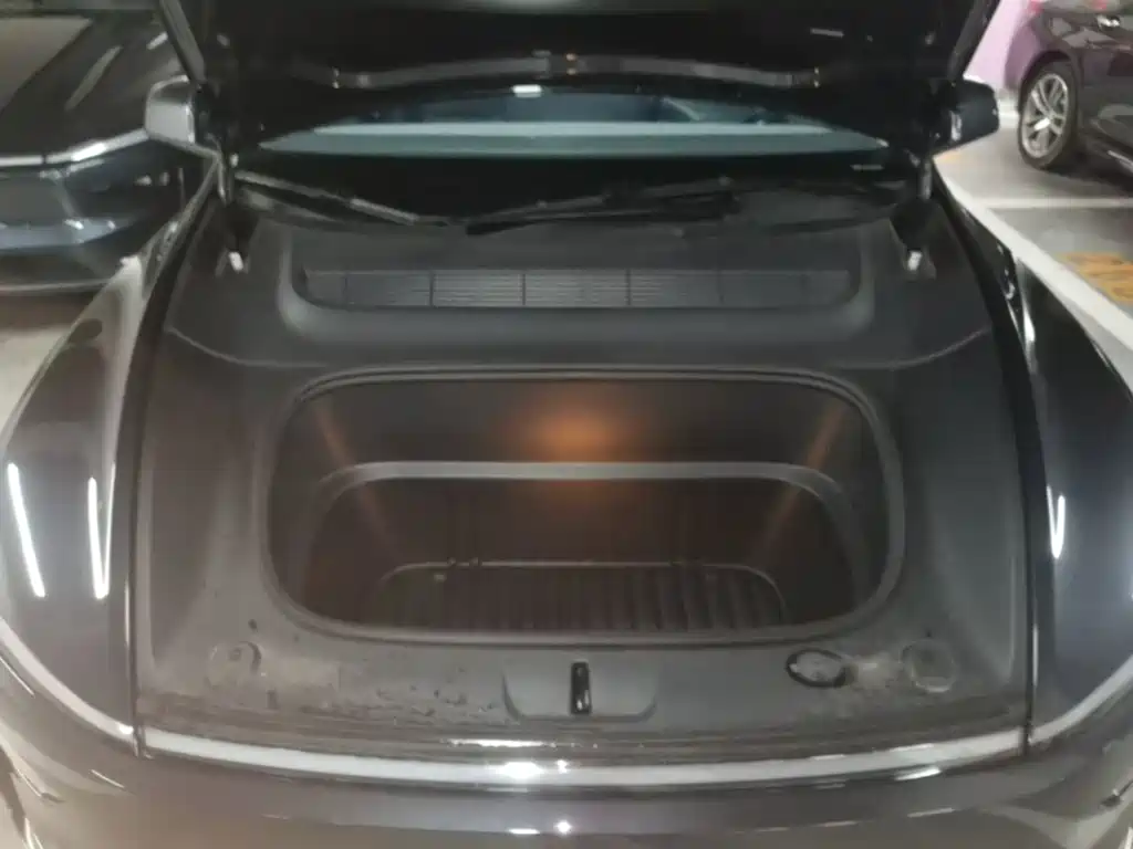 Model Y 2025 rear-wheel drive version купить на сайте DeffCars