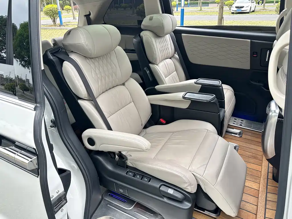 Alison 2022 2.0L e:HEV Deluxe Edition купить на сайте DeffCars