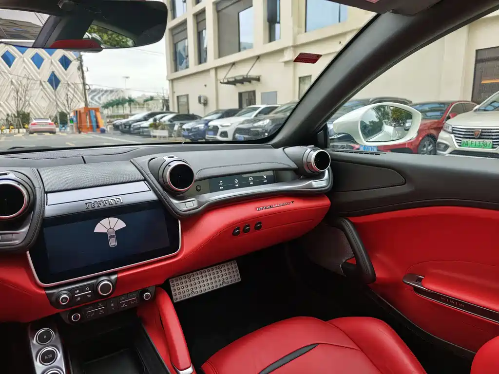 GTC4Lusso 2017 3.9T V8 купить на сайте DeffCars