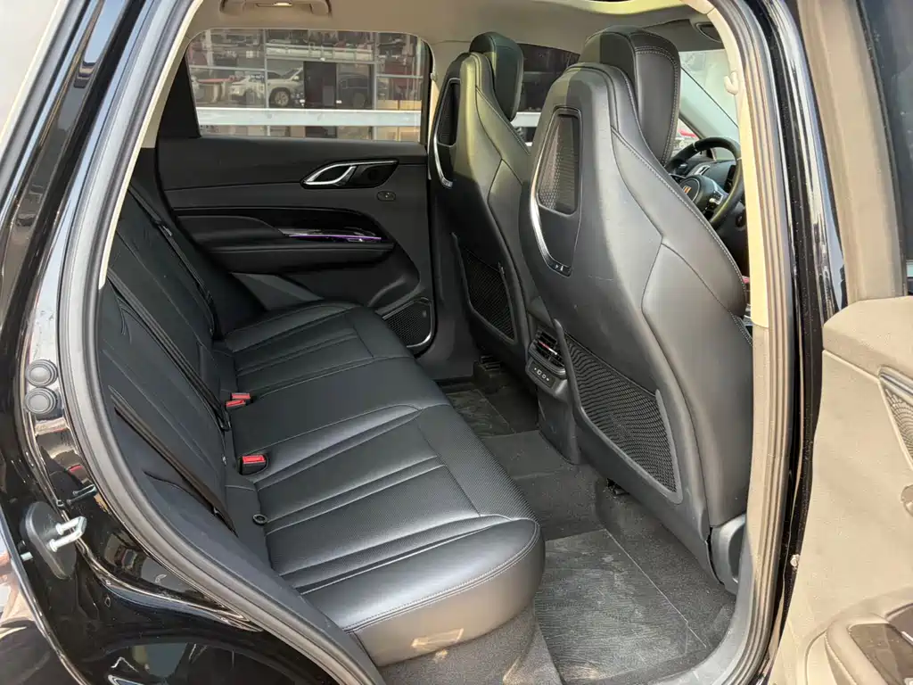 Hongqi HS3 2023 1.5T two-wheel drive good version купить на сайте DeffCars