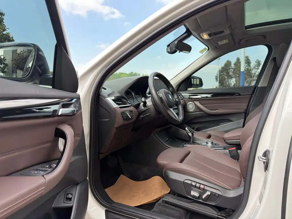BMW X1 2022 sDrive25Li Leading Model купить на сайте DeffCars