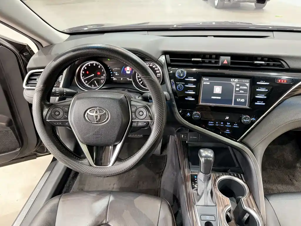 Camry 2018 2.0G Deluxe Edition купить на сайте DeffCars