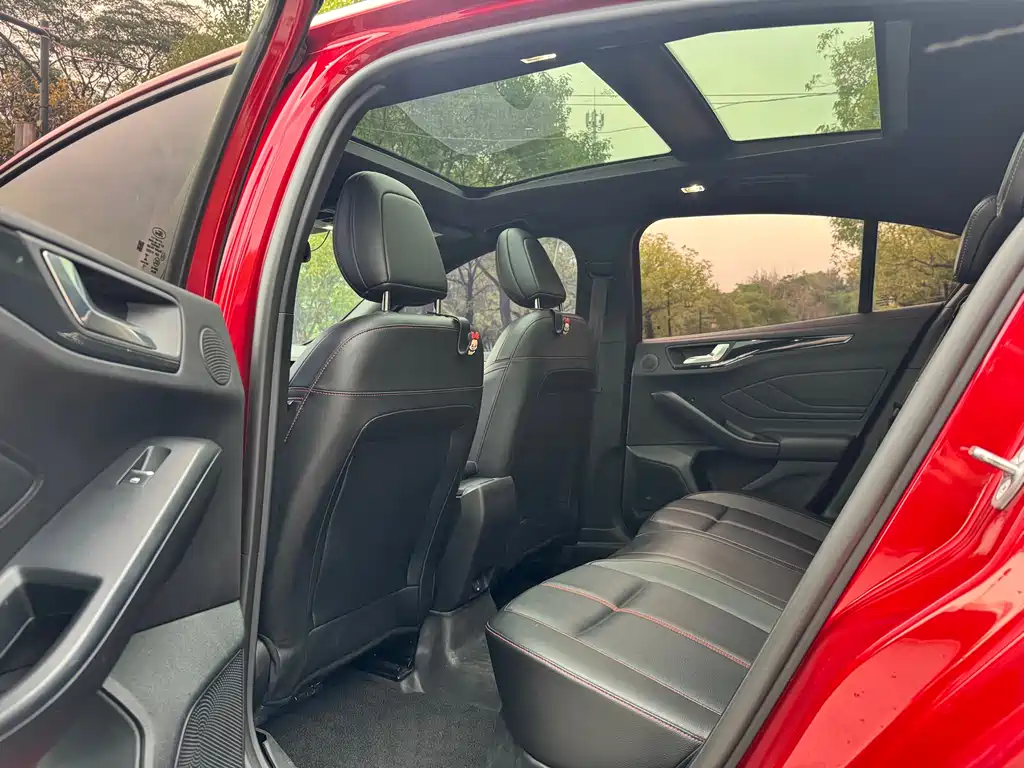 Focus 2022 Hatchback EcoBoost 180 Automatic ST Line купить на сайте DeffCars