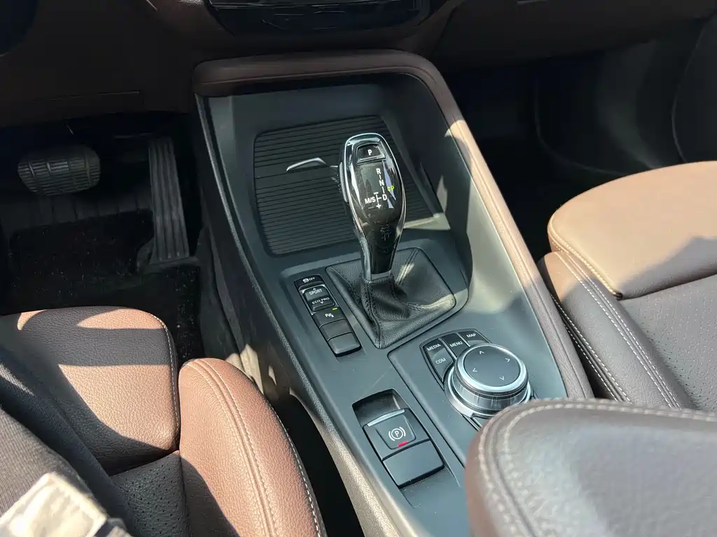 BMW X1 2022 sDrive25Li Leading Model купить на сайте DeffCars
