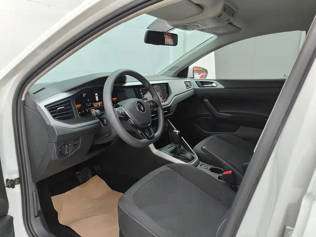 Polo 2023 facelift Plus 1.5L automatic indulgence version купить на сайте DeffCars