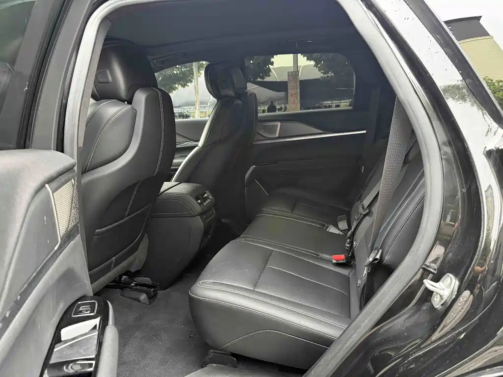 Cadillac XT5 2025 2.0T Premium Model купить на сайте DeffCars