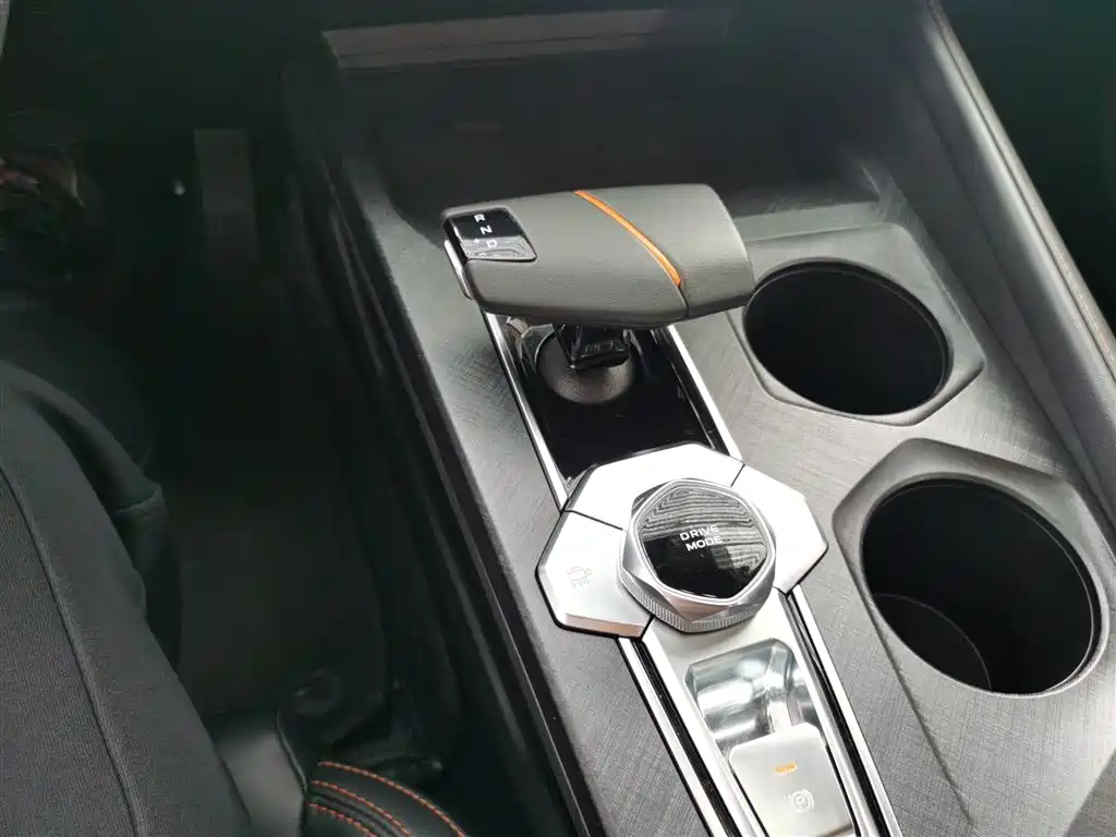 Changan UNI-V 2024 1.5T premium model купить на сайте DeffCars