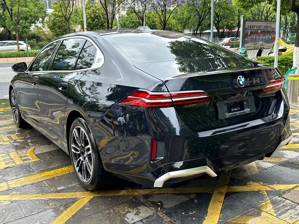 BMW 5 Series 2024 530Li Leading M Sports Package купить на сайте DeffCars